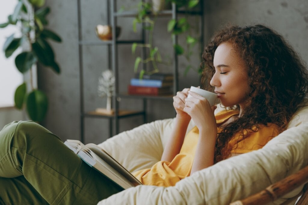 Nas vésperas das provas, é melhor relaxar do que tentar estudar todo o conteúdo de última hora (Imagem: ViDI Studio | Shutterstock)