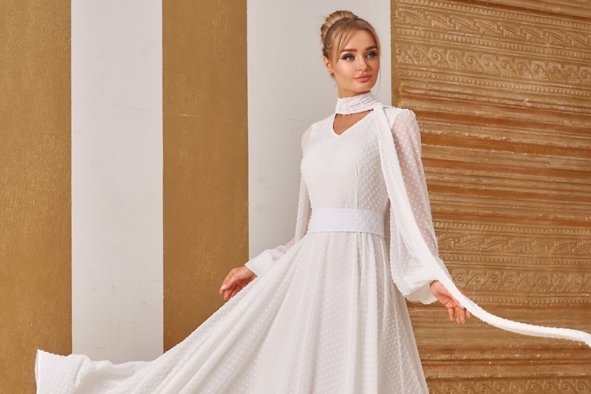 Os vestidos de festa para o inverno podem ser bonitos e quentinhos (Imagem: Dmitry_Tsvetkov | Shutterstock)