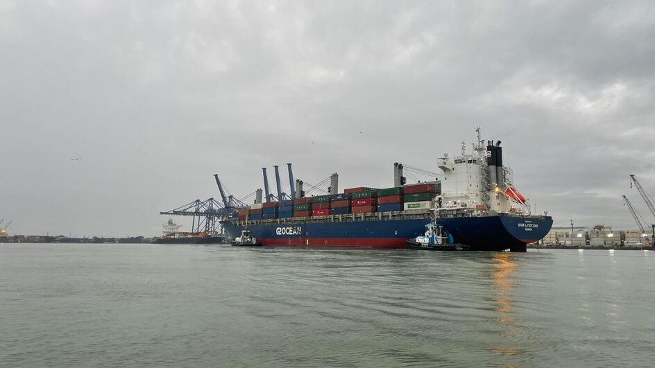 Navio de 3 mil toneladas traz retorno de contêineres ao porto de Itajaí após um ano e meio