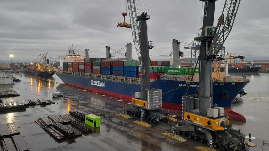 Navio no Porto de Itajaí
