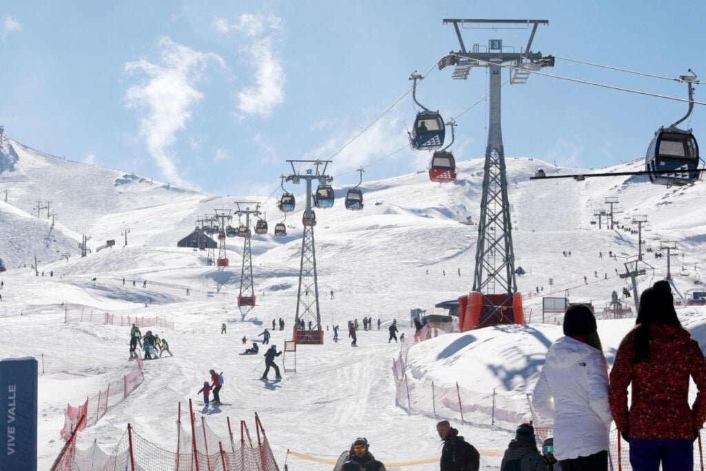 Tr&ecirc;s Marias &eacute; a mais longa pista de esqui da Am&eacute;rica do Sul (Imagem: Kathia Tamanaha | Shutterstock)