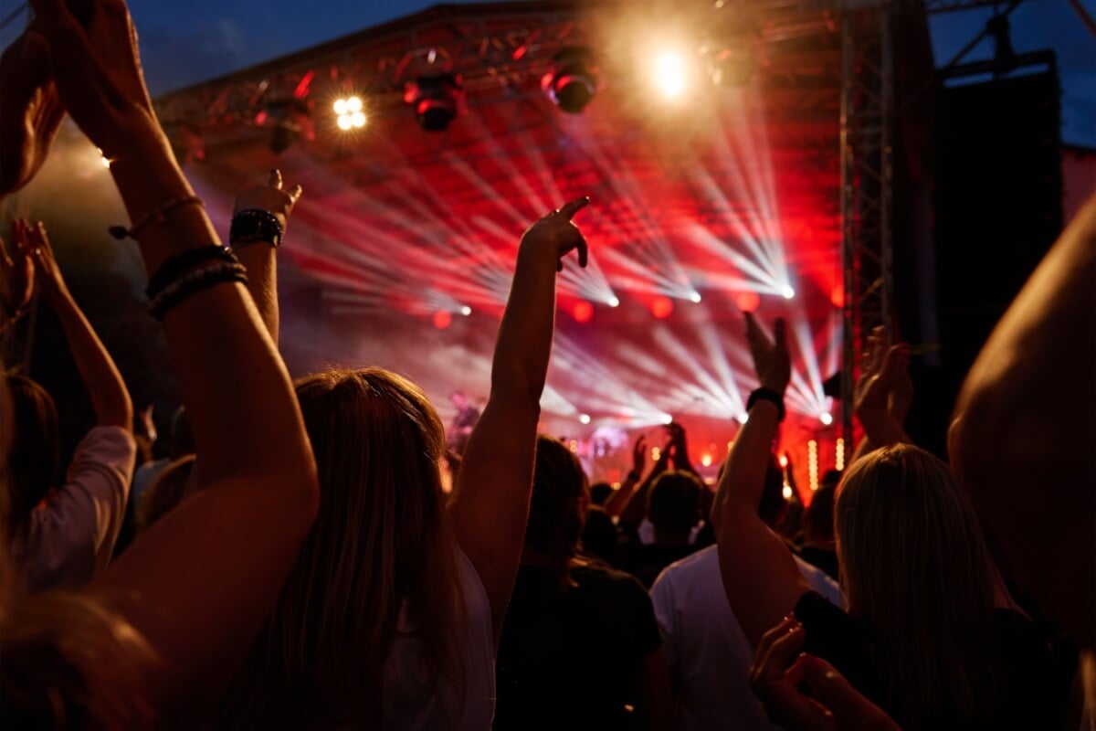 Shows e festivais oferecem experiências inesquecíveis, mas exigem preparação mental e física (Imagem: 
Lazy_Bear | Shutterstock)