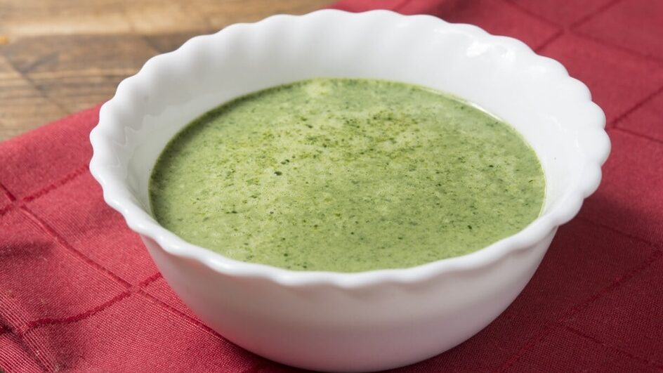 Creme de abacate com hortelã (Imagem: Dalaifood | Shutterstock)
