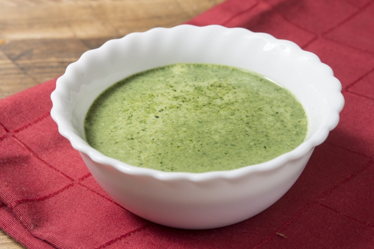 Creme de abacate com hortelã (Imagem: Dalaifood | Shutterstock)
