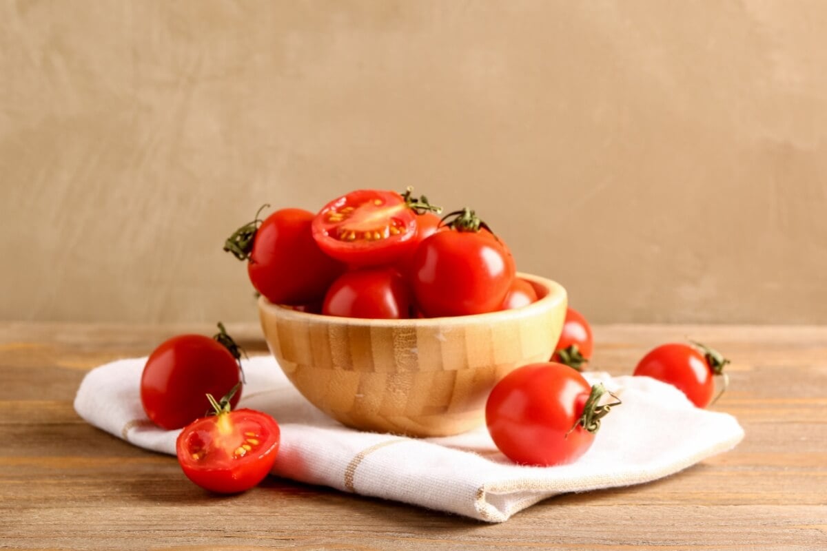 Os tomates oferecem uma variedade de benefícios para a saúde (Imagem: Pixel-Shot | Shutterstock)