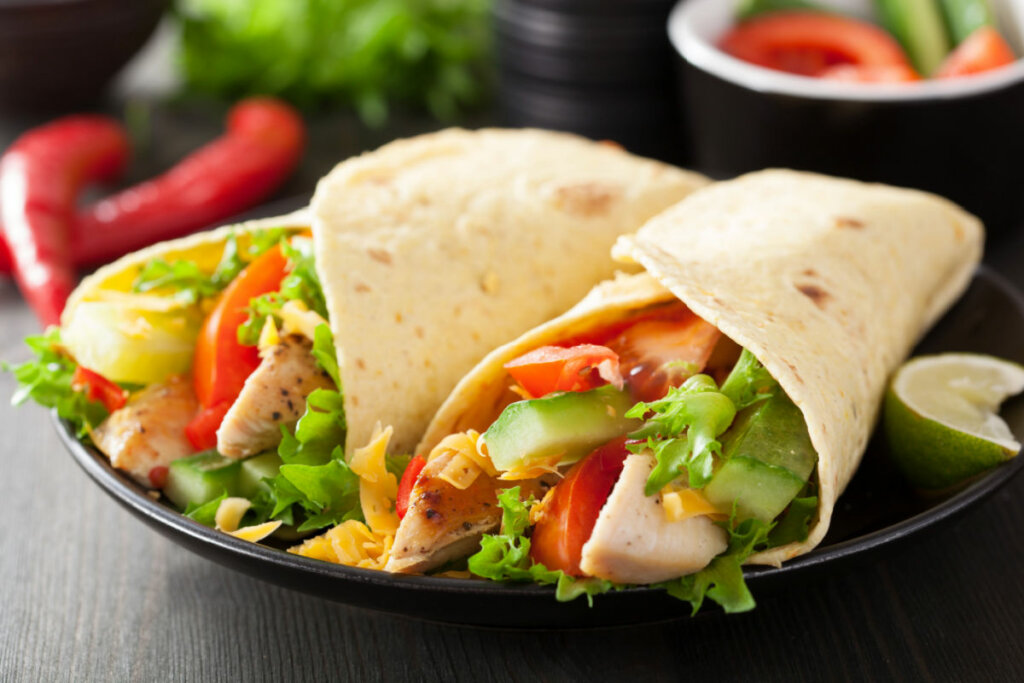 Wrap de frango (Imagem: Olga Miltsova | Shutterstock)