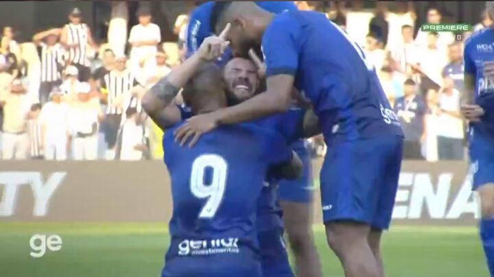 Jogadores do Avaí comemoram o gol de Giovanni, que foi o da vitória sobre o Santos (Foto: reprodução, GE, Sportv Premiere)