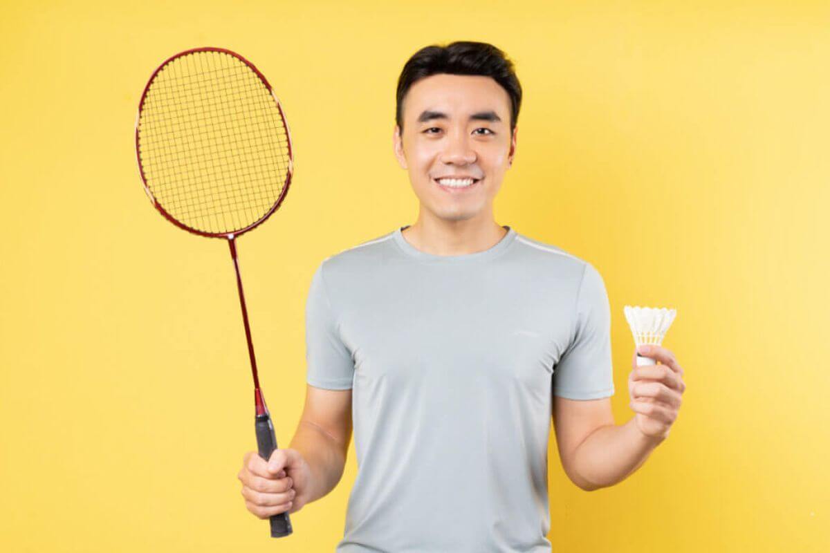 Praticar badminton ajuda a melhorar as funções cardiorrespiratórias (Imagem: TimeImage Production | Shutterstock)