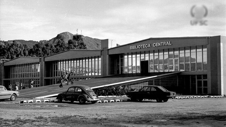 Biblioteca Central, a BU nos anos 70 (Foto Agecom, Divulgação)