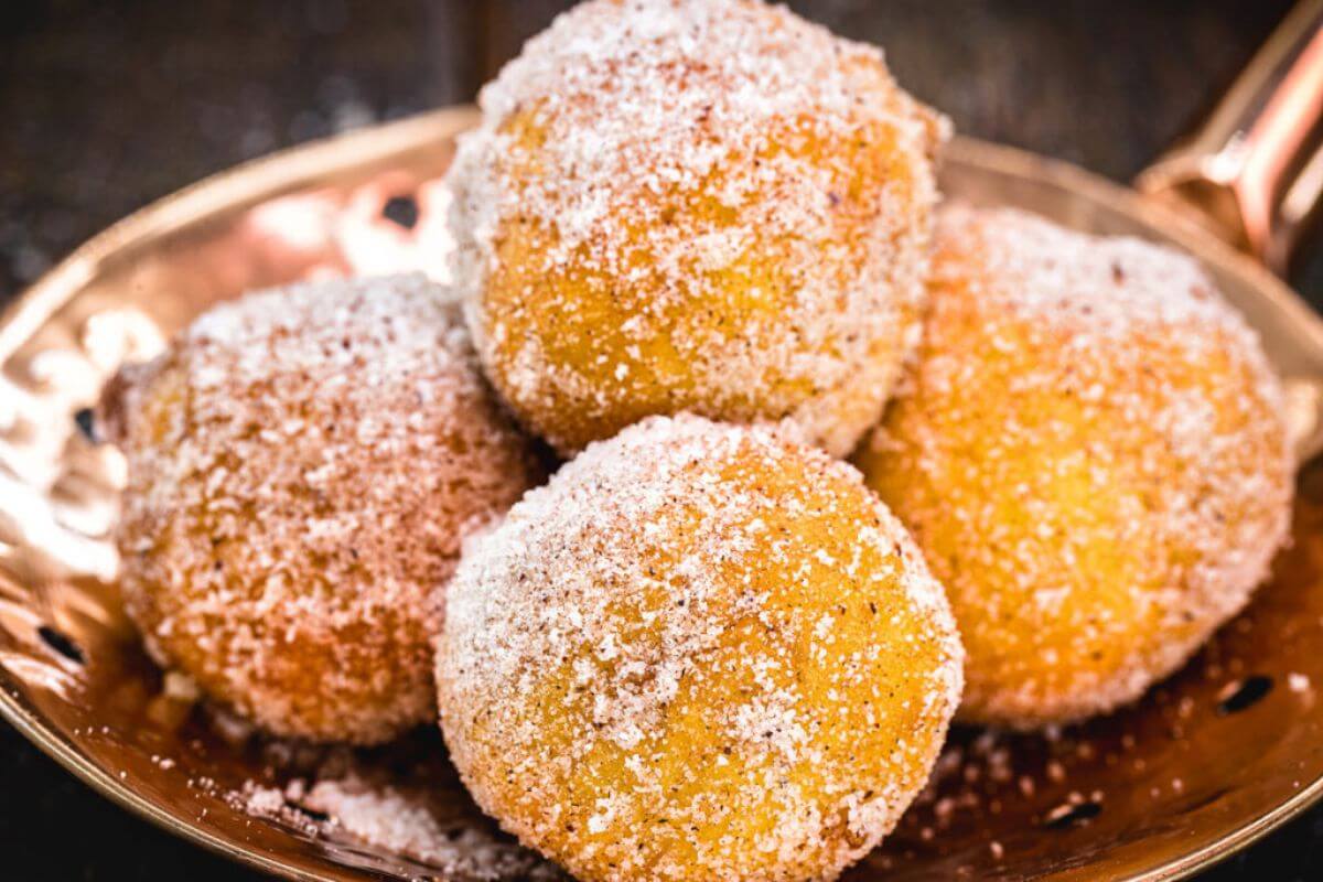Bolinho de chuva (Imagem: RHJPhtotos | Shutterstock)
