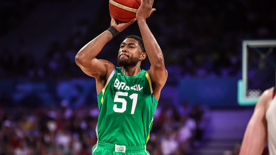 Brasil vence Japão no basquete e segue sonhando com vaga nas quartas de final
