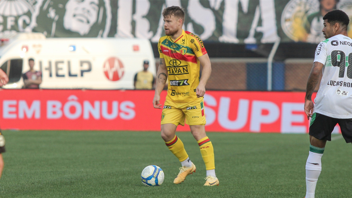 Brusque perde para o Coritiba e se complica ainda mais na Série B