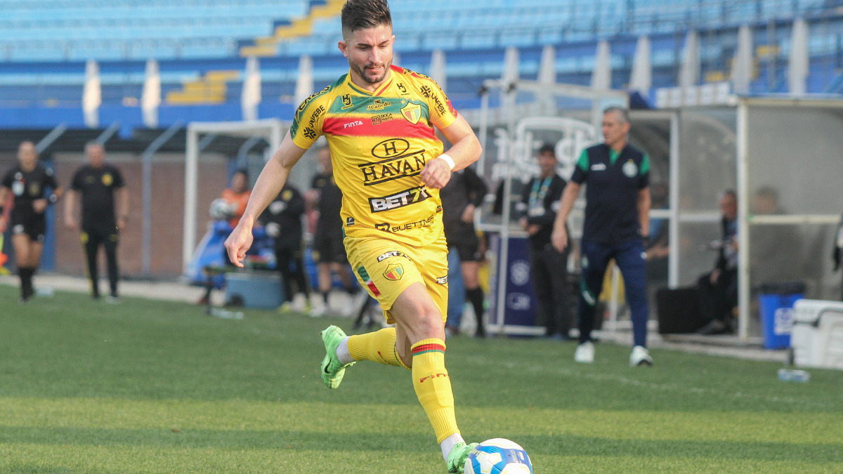 Brusque perde para o Coritiba e se complica ainda mais na Série B