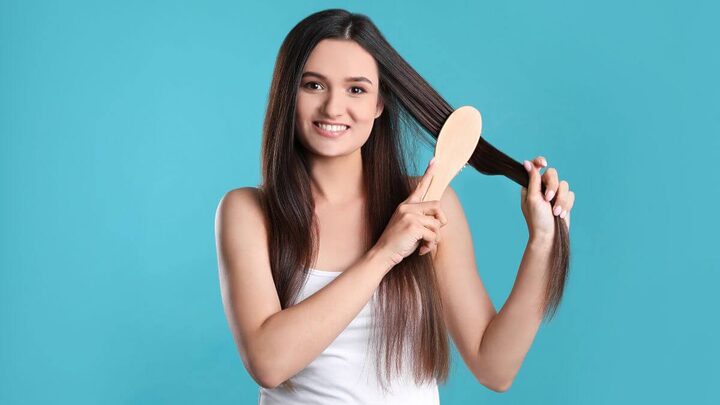 É importante saber o que realmente faz bem para o cabelo (Imagem: New Africa | Shutterstock)