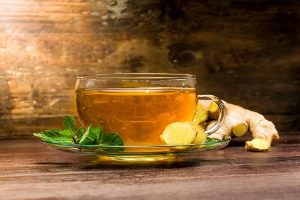 Chá de erva-doce com hortelã e gengibre (Imagem: Fischer Food Design | Shutterstock)
