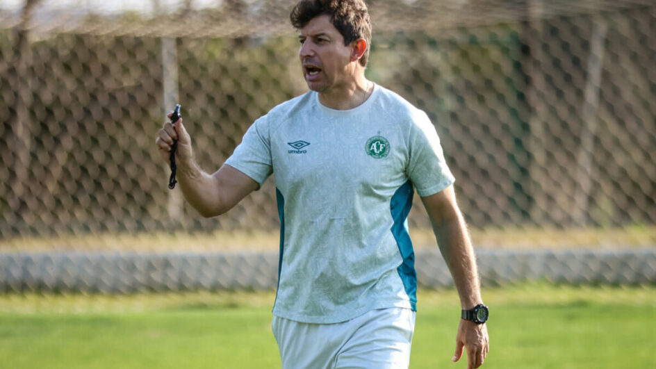 Chapecoense demite técnico depois da derrota para o Guarani