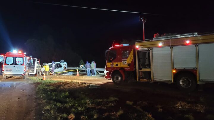 Colisão frontal entre táxi e caminhão deixa motorista morto na BR-116 em SC