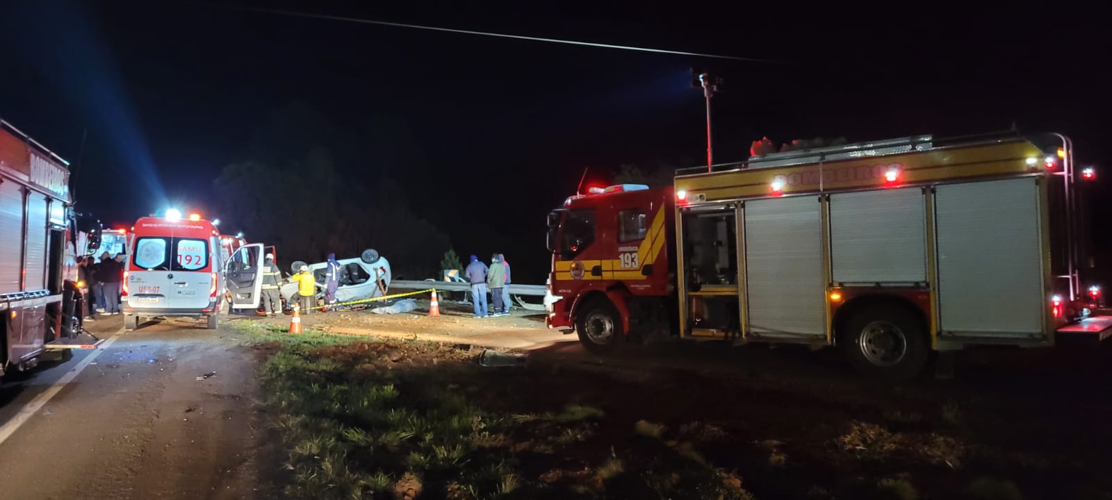 Colisão frontal entre táxi e caminhão deixa motorista morto na BR-116 em SC