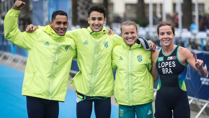 Com catarinense na equipe, Brasil é oitavo no revezamento misto do triatlo em Paris 2024