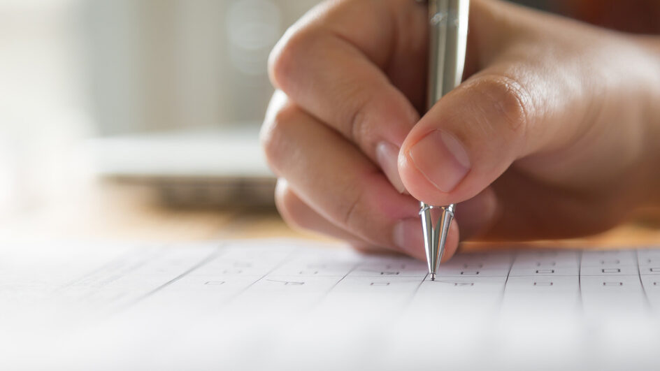 Concursos públicos em SC veja vagas abertas em setembro, salários e prazo de inscrição