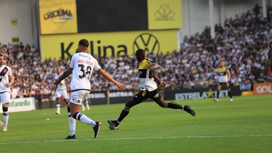 Criciúma busca o empate com o Vasco nos minutos finais pela Série A