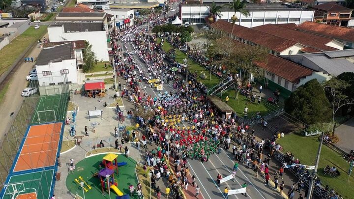 Guaramirim aguarda mais de 20 mil pessoas e 90 entidades no desfile de aniversário.