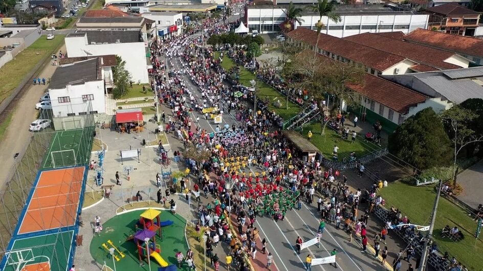 Guaramirim aguarda mais de 20 mil pessoas e 90 entidades no desfile de aniversário.