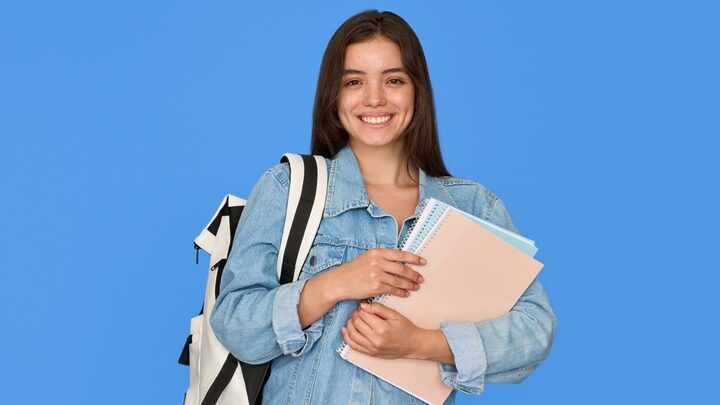 Estudar para a prova de matemática do Enem aumenta as chances de ter uma boa pontuação no exame (Imagem: insta_photos | Shutterstock)