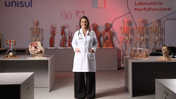 Farmacêutica catarinense venceu tumor durante o curso de medicina.