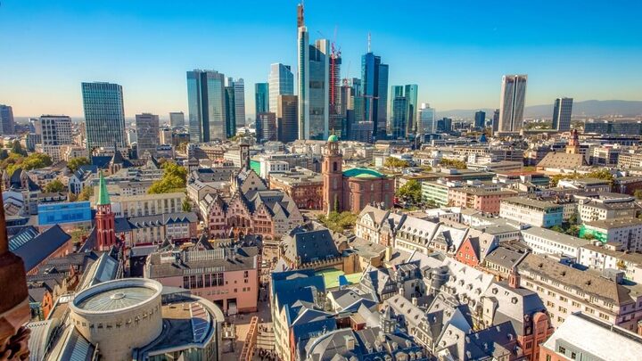 Frankfurt é uma cidade rica em cultura, arquitetura e estilo de vida dinâmico (Imagem: Elen Marlen | Shutterstock)