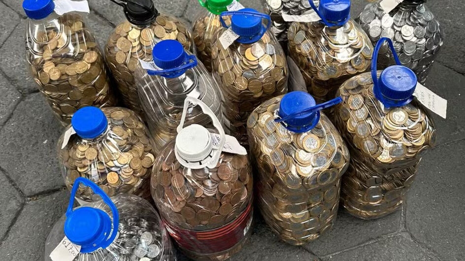 Homem compra carro com R$ 17 mil em moedas