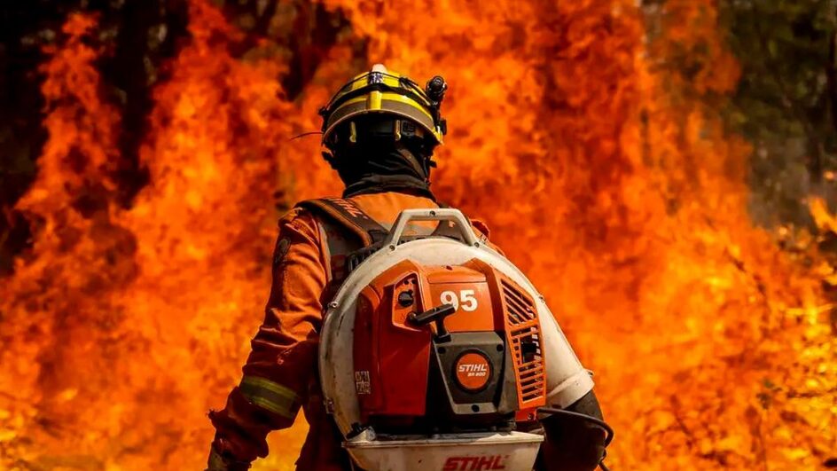 Incêndio em área do cerrado próximo ao aeroporto de Brasília (Foto: Marcelo Camargo, Agência Brasil)