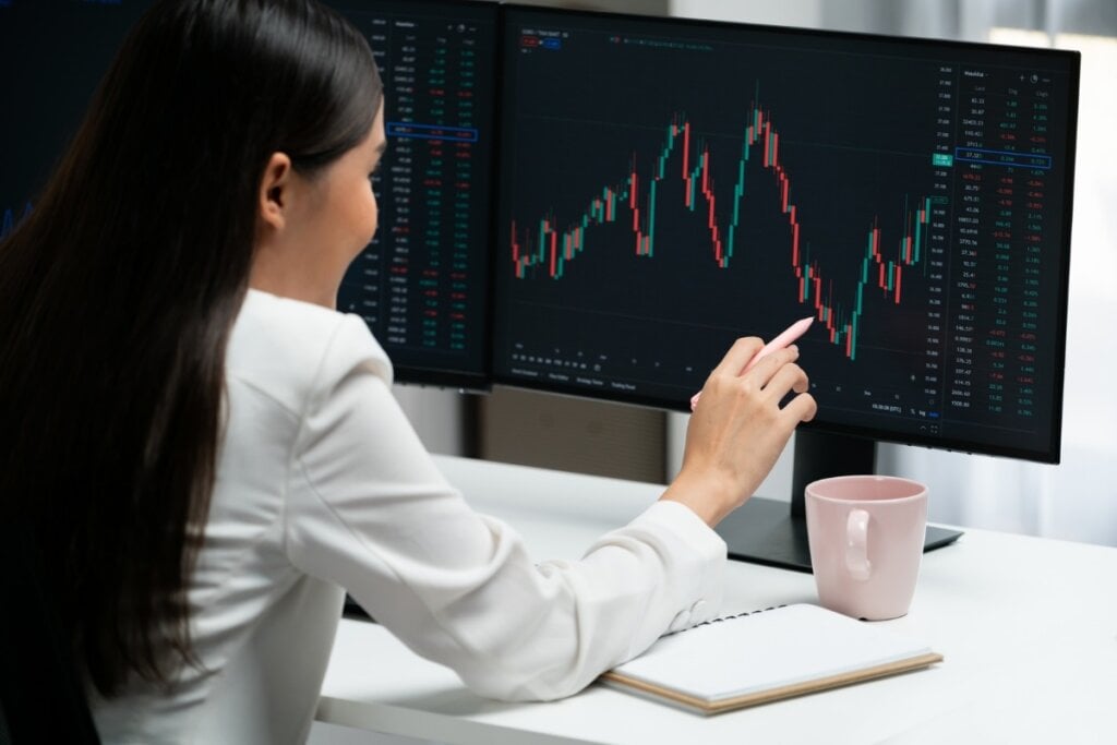 Fazer investimentos com base nas emoções pode levar a ações precipitadas (Imagem: Beautrium | Shutterstock)