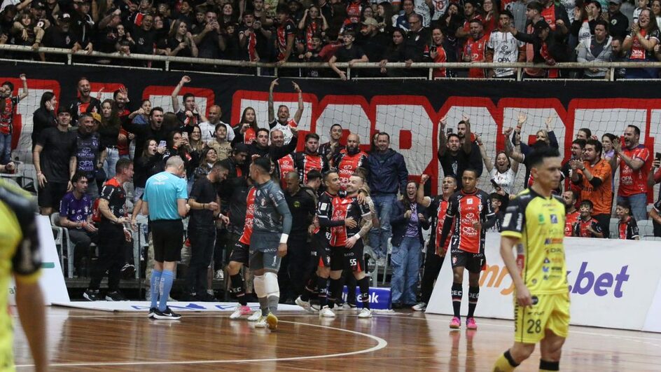 Jec Futsal vence o clássico catarinense contra o Jaraguá (Foto: Jec Futsal, Divulgação)