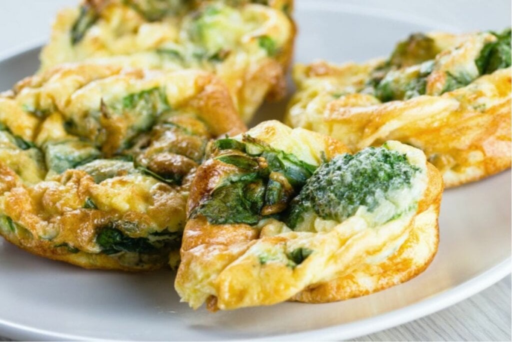 Muffin de espinafre com brócolis (Imagem: Nannycz | Shutterstock)