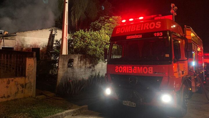 Incêndio em Criciúma deixou mulher com 70% do corpo queimado.