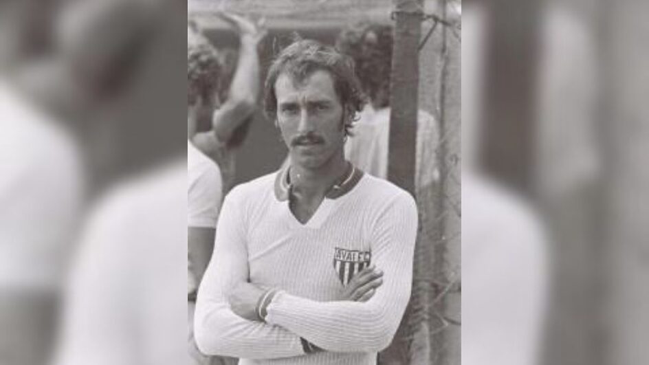Néia com a camisa do Avaí (Foto: Avaí, Reprodução)