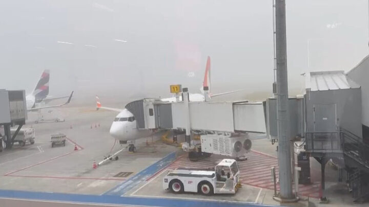 Nevoeiro-causa-o-fechamento-de-aeroportos-e-cancelamento-de-voos-em-SC-944x531