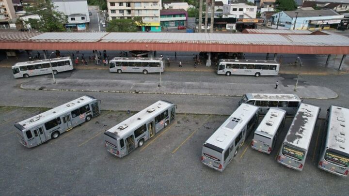 Tarifa zero no transporte coletivo foi um dos temas discutidos por candidatos à prefeitura de Blumenau no debate do NSC Total (Foto: Patrick Rodrigues, Arquivo NSC)