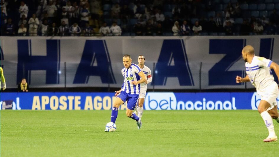 Pedro Castro, meio-campo Avaí (Foto: Frederico Tadeu, Avaí FC)