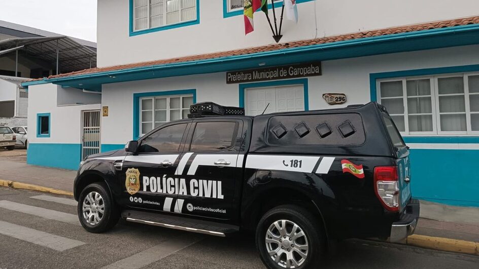 Garopaba amanheceu com uma operação da Polícia Civil contra a Prefeitura da cidade, que é alvo de fraude em licitação.