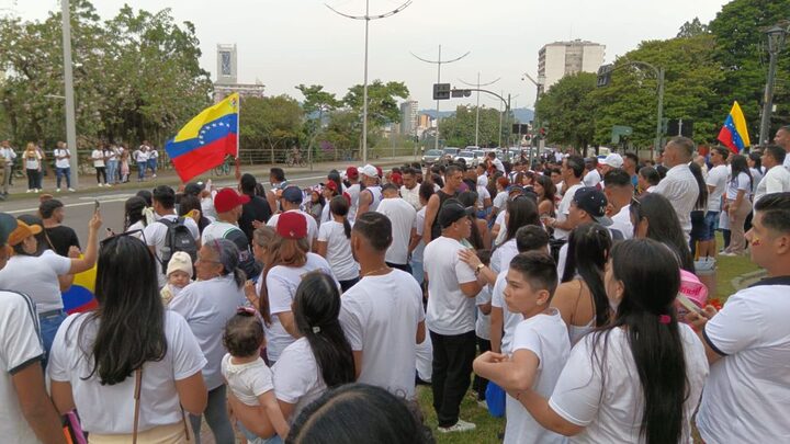 Crise política e eleições na Venezuela motivaram protestos em cidades de SC na última semana