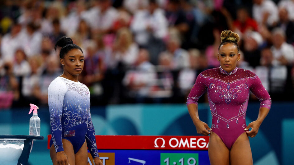 Rebeca Andrade e Simone Biles ficam fora do pódio na final da trave em Paris 2024