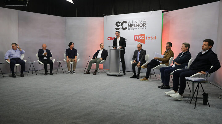 Rituais de preparação, abraços e outras curiosidades do debate entre candidatos a prefeito de Florianópolis