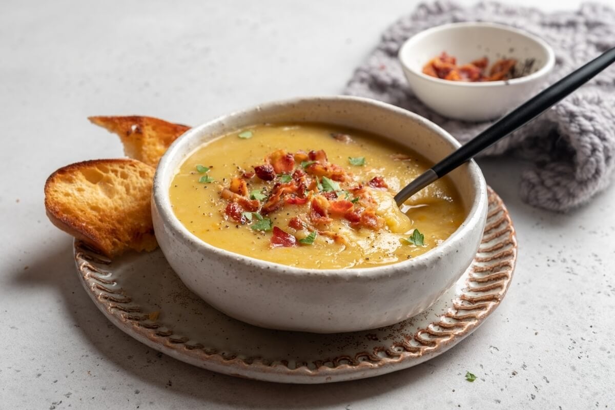 Creme de milho-verde com bacon (Imagem: Elena Shashkina | Shutterstock)
