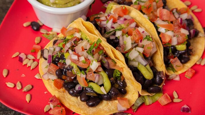 Tacos de feijão-preto (Imagem: Jordi Calvera | Shutterstock)