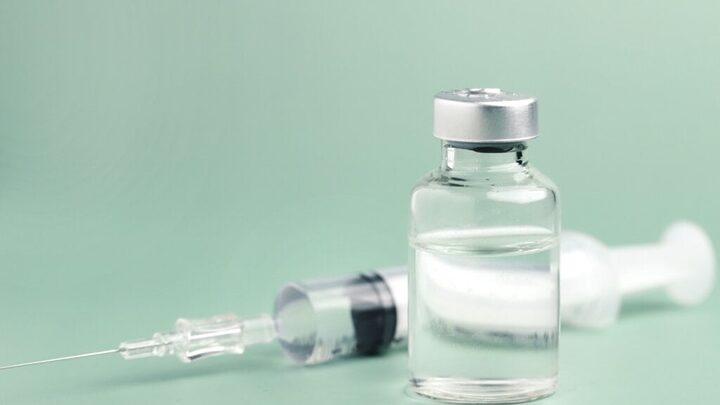 A vacinação em massa para a Mpox não é recomendada porque existem grupos de maior vulnerabilidade e poucas vacinas (Imagem: eakasarn | Shutterstock)