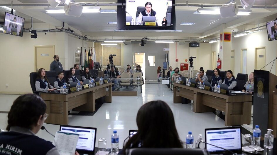Vereadores Mirins de Jaraguá do Sul fazem audiência pública inédita.