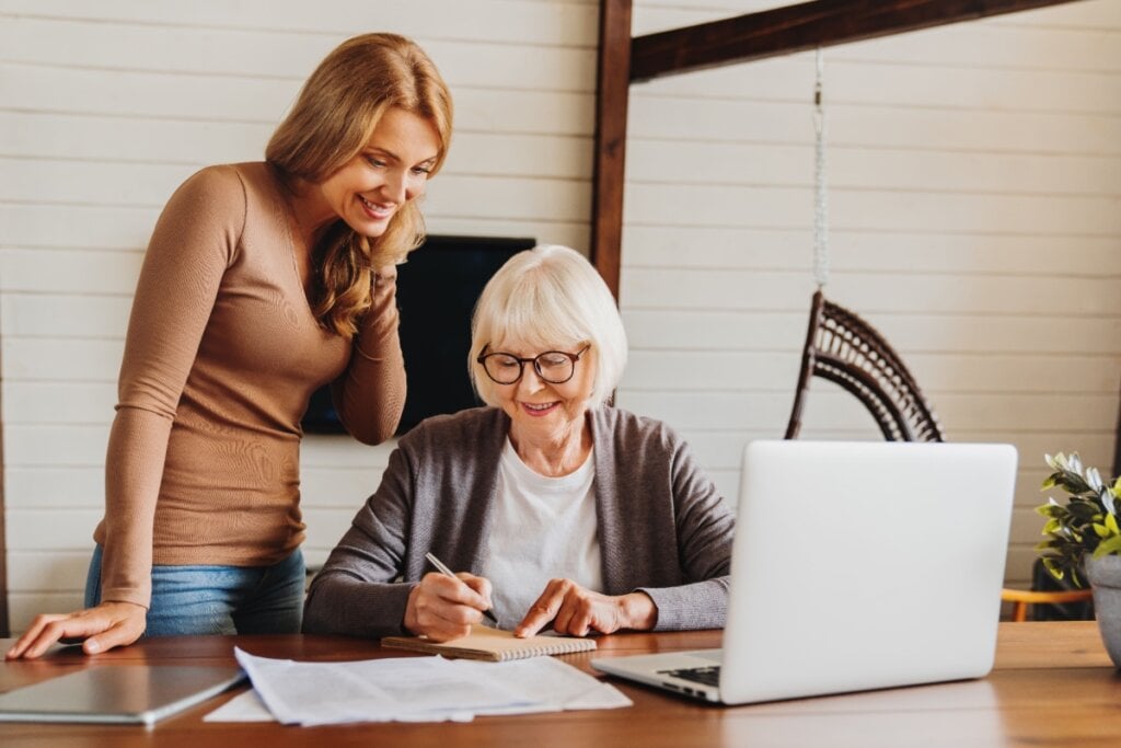 Reflita sobre as atividades que você ama fazer (Imagem: Inside Creative House | Shutterstock)