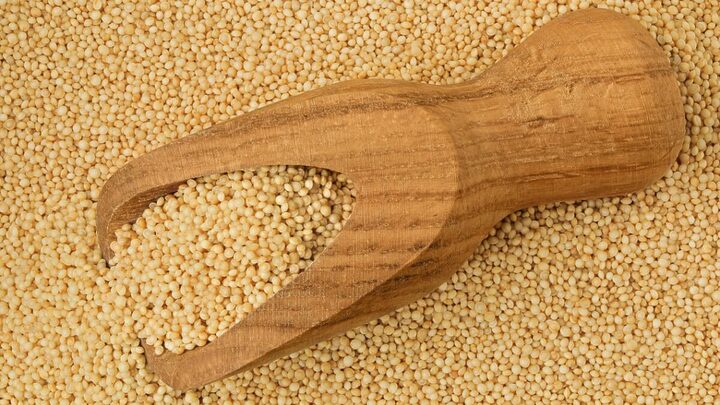 O amaranto é um superalimento repleto de proteínas e fibras (Imagem: Nataly Studio | Shutterstock)